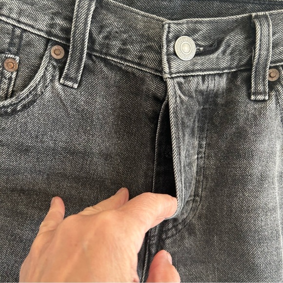 501® Original Fit High Waist Women Distressed Shorts in “Slashed Black” Size 25 - Picture 14 of 15